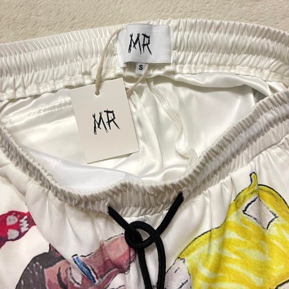 Shorts - Picture 2 of 3